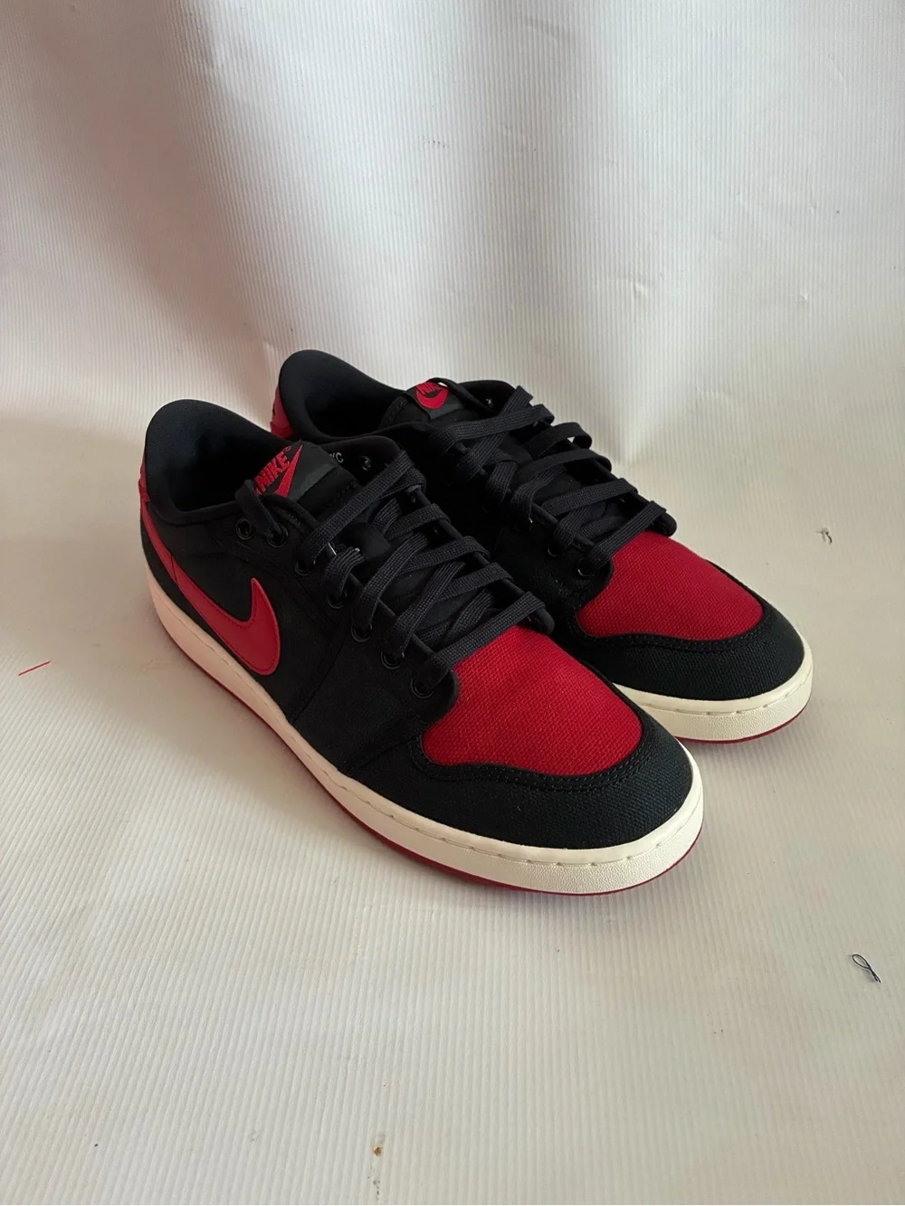 JORDAN AJKO LOW BRED SIZE 10.5 BLACK/RED